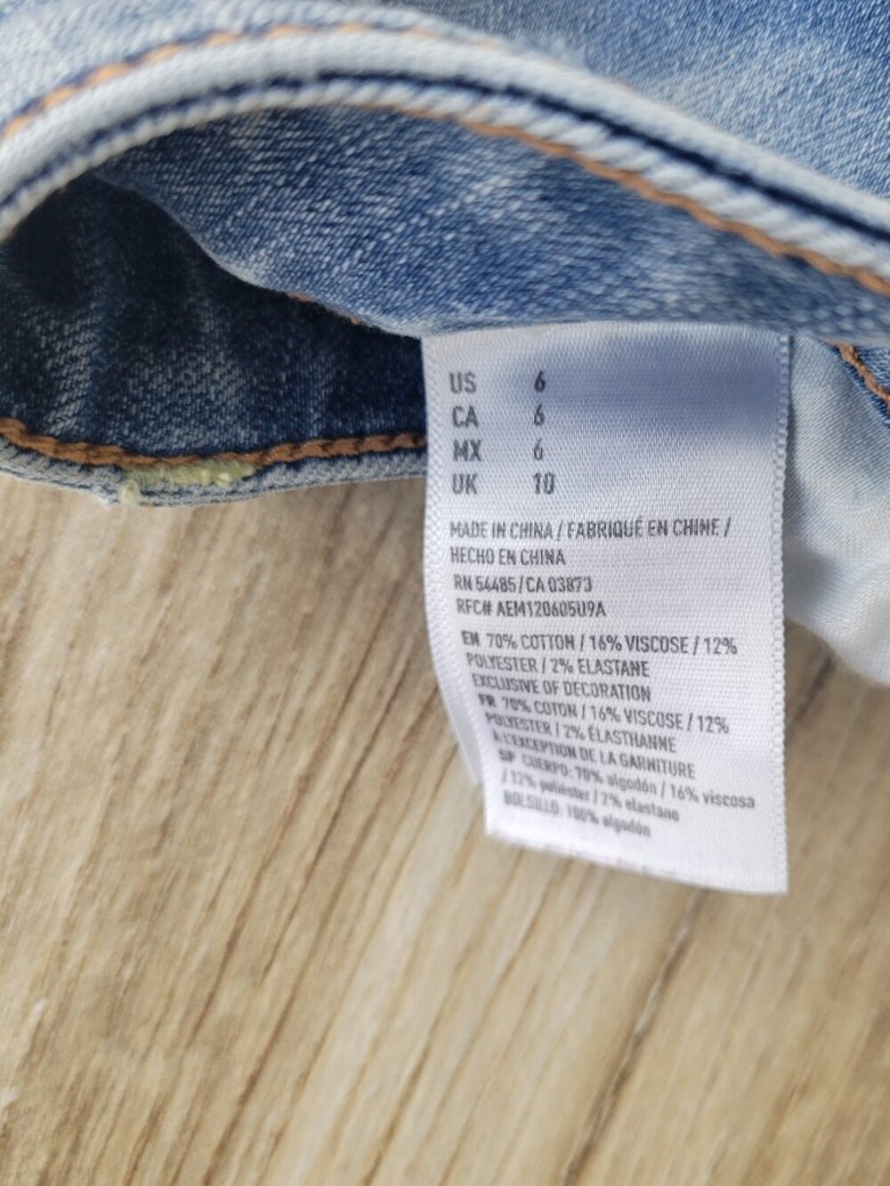 American Eagle Light Wash Distressed Cutoff Denim Shorts – Size 6 - Picture 4 of 4